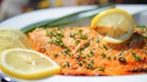 Filet de saumon frais mariné aux trois poivres (portion ½ lb)